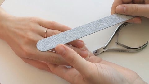 How to Remove Gel Nail Polish at Home Quickly? (With & Without Acetone)