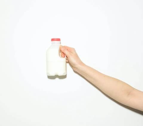 10 Amazing Milk Benefits for Skin and How to Use