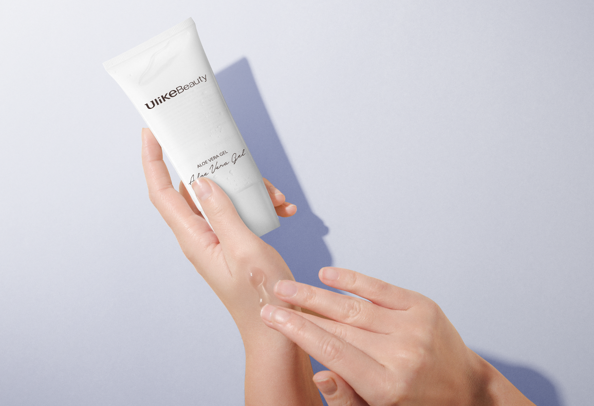 Ulike Beauty Aloe Vera Gel being applied to the skin, promoting hydration and soothing care.