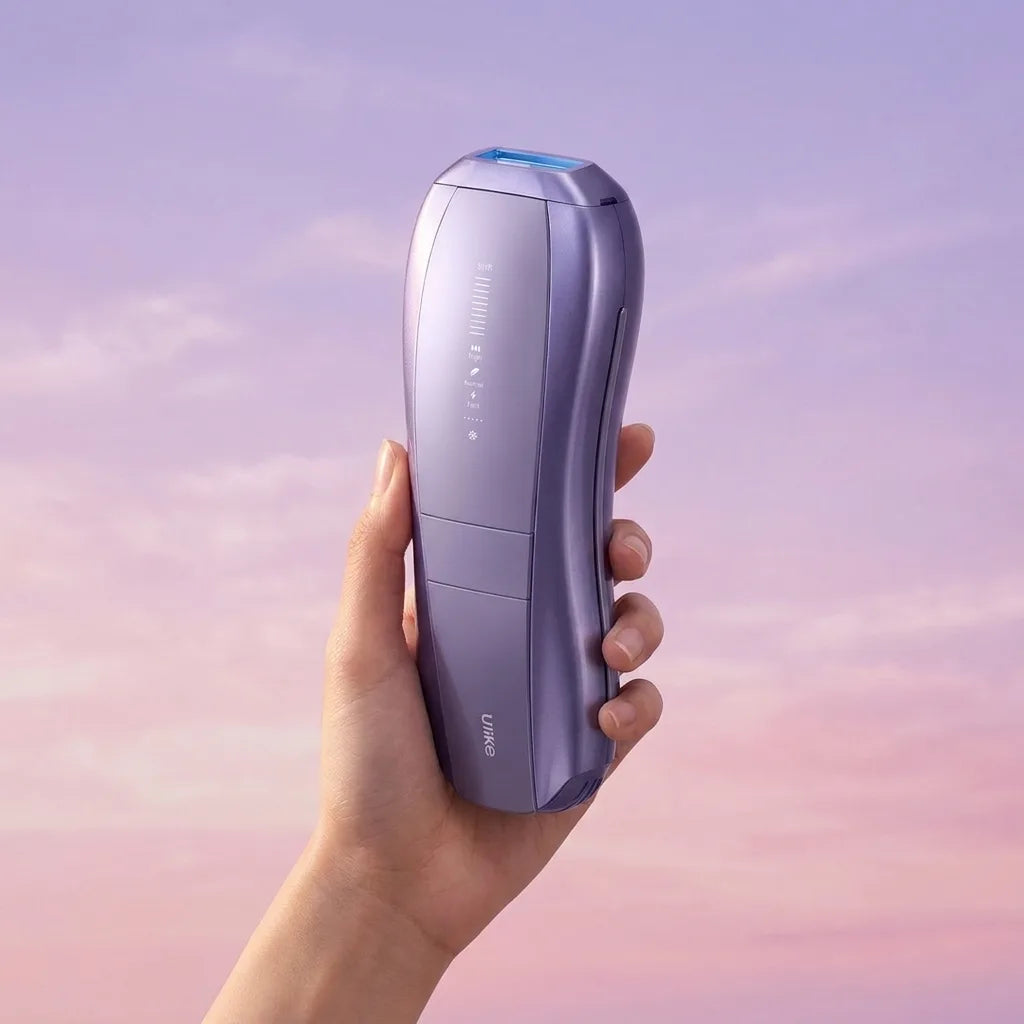 A hand holding the lilac Ulike Air 10