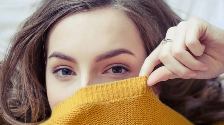 How to Cover up a Bruise? (With &amp; Without Makeup)