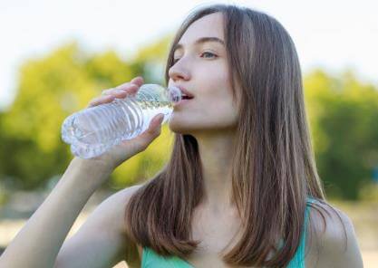 How to Lose Water Weight: 8 Causes and 10 Fast Ways