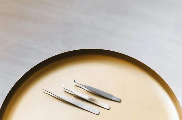 Eyebrow Hair Removal: Shaping and Maintaining Perfect Brows