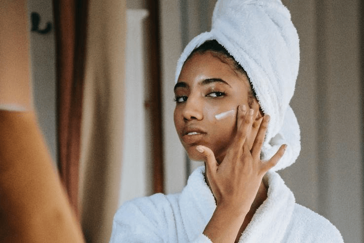 Dermatologist Tips: The Best Skincare Routine For People In Their 20s