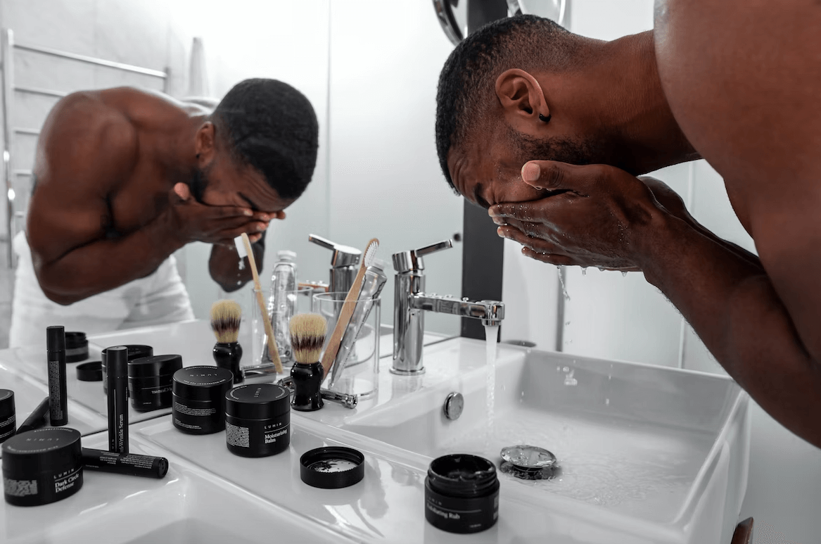 How to Shave with an Electric Razor? (the Detail Guide)