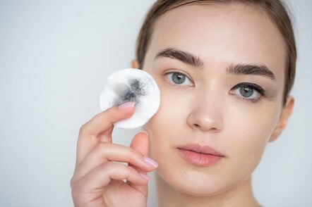 How to Remove Makeup: The Best Way for You! (Professional Guide)