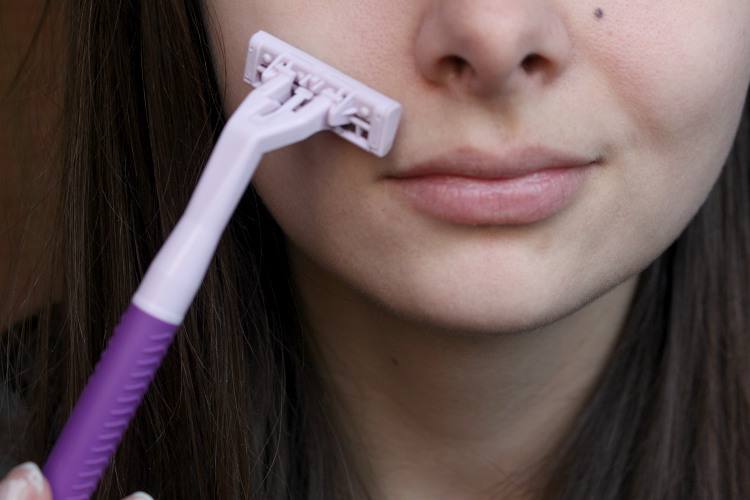 Should Women Shave Their Face?