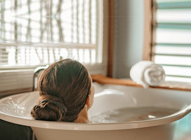 Tome un baño de agua tibia