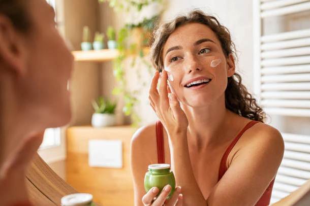 Use productos agresivos para el cuidado de la piel